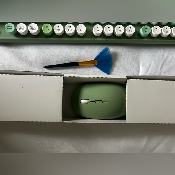 Viral tik tok keyboard and mouse - Picture 4 of 4